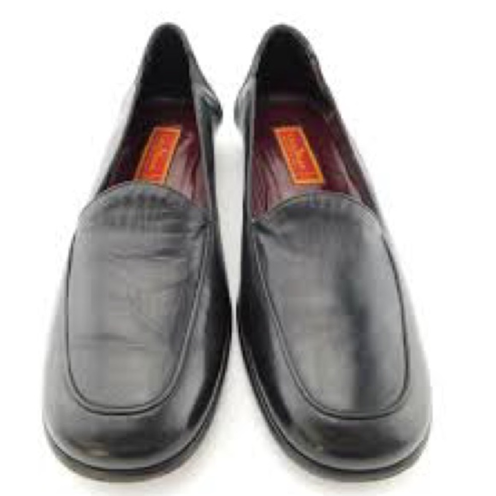 Cole Haan city women’s Black Leather Slip-On Loafers shoes size 8.5